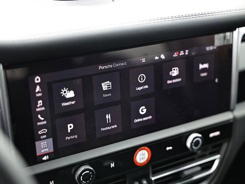 Certified 2026 Porsche Macan AWD/4WD image 36