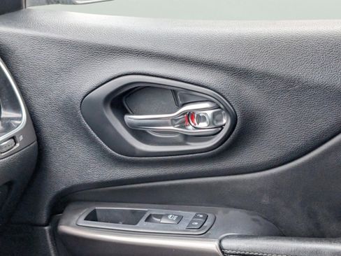 Used 2019 Jeep Cherokee Limited w/ Trailer Tow Group image 22