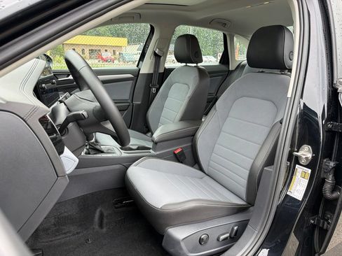 Used 2026 Volkswagen Jetta SE w/ Black Wheel Package FWD image 18
