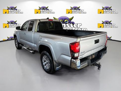 Used 2018 Toyota Tacoma SR5 AWD/4WD image 6