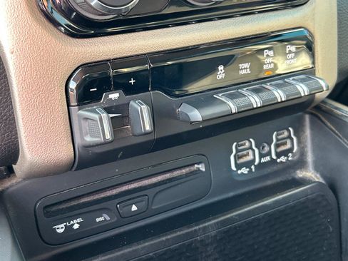 Used 2019 RAM 1500 Laramie AWD/4WD image 23