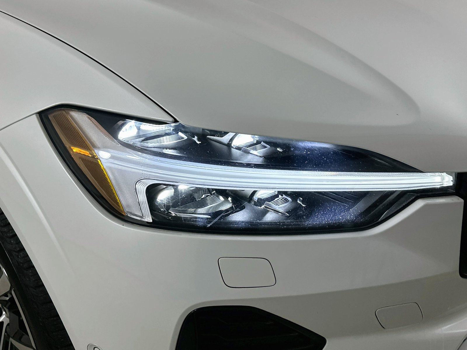 Certified 2024 Volvo XC60 B5 Plus w/ Climate Package AWD/4WD image 9