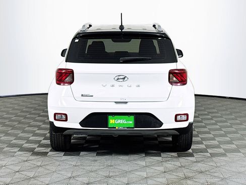 Used 2026 Hyundai Venue SEL FWD image 7