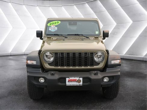 Used 2025 Jeep Wrangler Sport AWD/4WD image 8