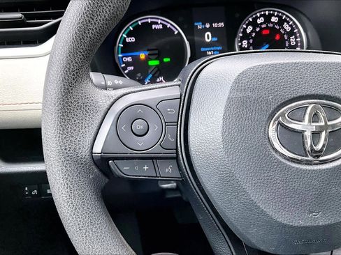 Used 2020 Toyota RAV4 XLE image 23