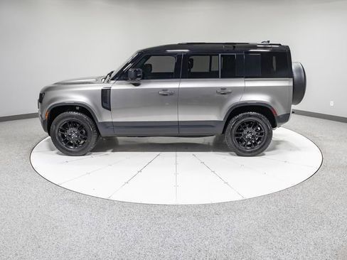 Used 2025 Land Rover Defender 110 S image 34