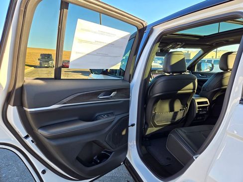 New 2025 Jeep Grand Cherokee Limited image 27