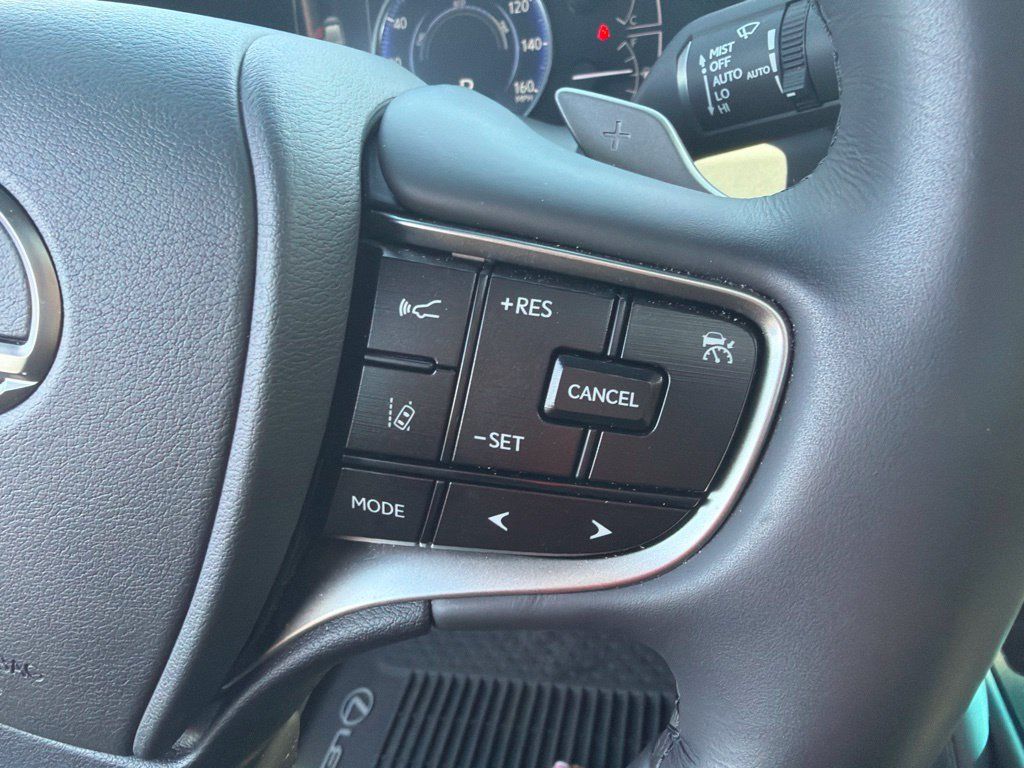 Used 2025 Lexus ES 300h Ultra Luxury FWD image 17