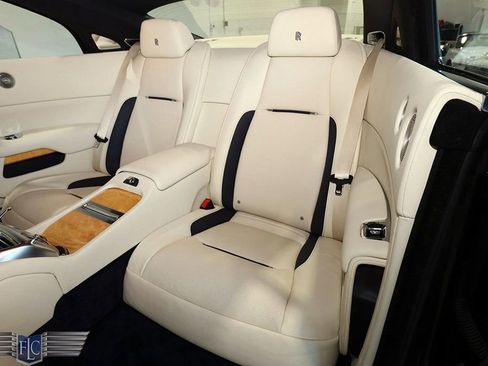 Used 2019 Rolls-Royce Wraith Coupe image 21