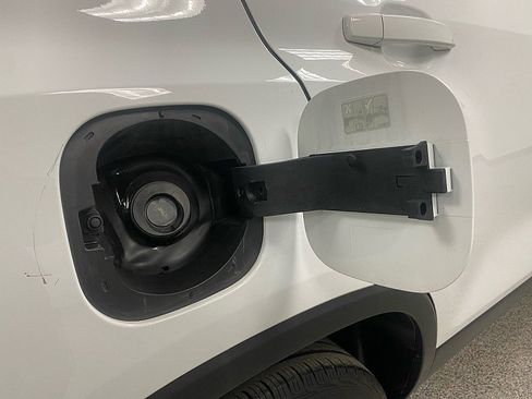 Used 2021 Chevrolet Trax LS w/ Fleet Convenience Package image 14