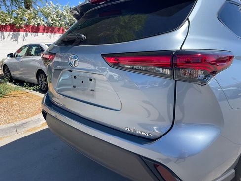 Used 2023 Toyota Highlander XLE image 7