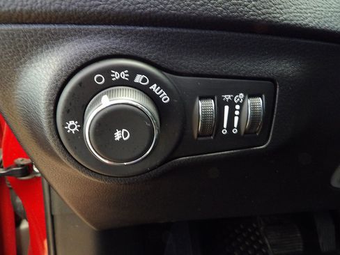Used 2020 Jeep Compass Latitude w/ Cold Weather Group AWD/4WD image 26