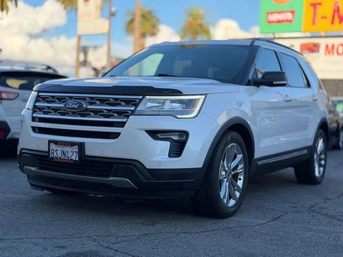 Used 2018 Ford Explorer XLT w/ Equipment Group 202A image 6