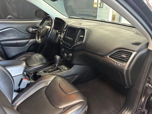 Used 2021 Jeep Cherokee Latitude Plus FWD image 11