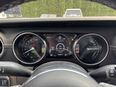 Used 2023 Jeep Wrangler Unlimited Sahara w/ Cold Weather Group AWD/4WD image 21