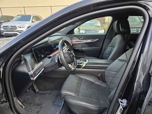 Used 2024 BMW 740i image 22