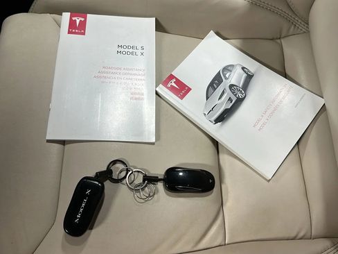 Used 2018 Tesla Model X 75D image 33