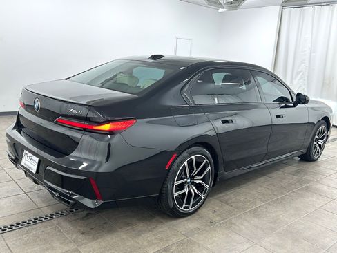 Used 2023 BMW 760i xDrive image 5