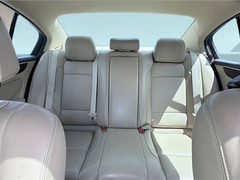 Used 2012 Hyundai Genesis 4.6 RWD image 7