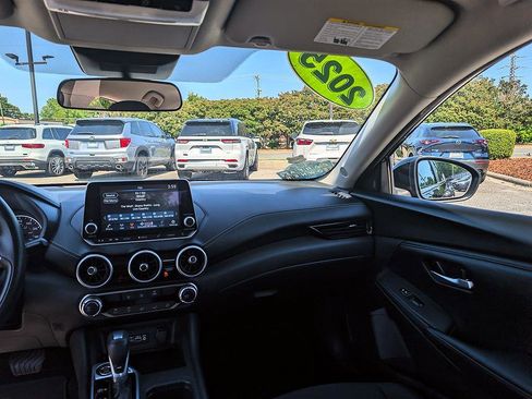 Used 2025 Nissan Sentra SV FWD image 10