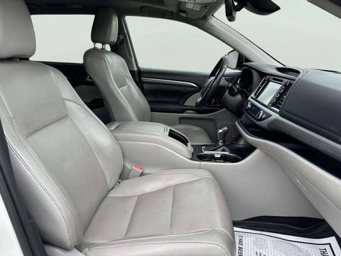 Used 2019 Toyota Highlander Limited Platinum AWD/4WD image 28