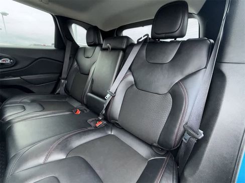 Used 2022 Jeep Cherokee Trailhawk image 14