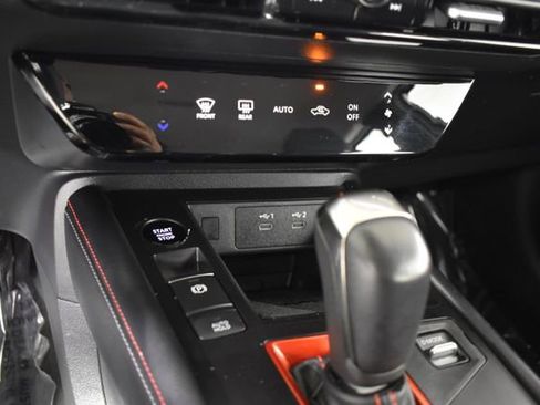 Used 2025 Nissan Kicks SR w/ Illumination Package AWD/4WD image 16