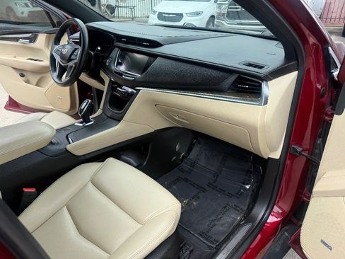 Used 2017 Cadillac XT5 FWD image 12