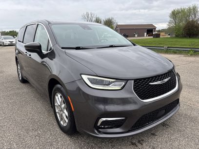 Used 2023 Chrysler Pacifica Touring-L