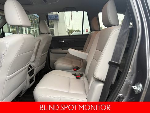 Used 2022 Honda Pilot Touring image 11