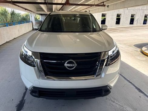 Used 2025 Nissan Pathfinder SV FWD image 19