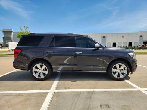 Used 2024 Ford Expedition Platinum image 4