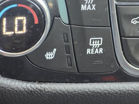 Used 2024 Chevrolet Equinox Premier AWD/4WD image 7