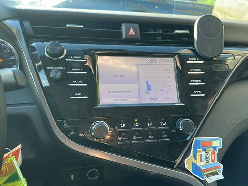 Used 2019 Toyota Camry LE FWD image 14