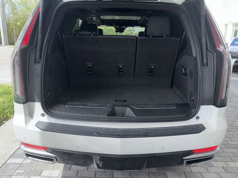 Used 2022 Cadillac Escalade Premium Luxury image 31