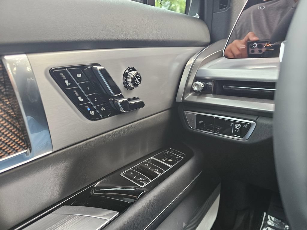 New 2027 Cadillac Vistiq Luxury AWD/4WD image 31