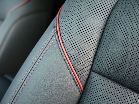 New 2026 Chevrolet Trax RS w/ Sunroof Package FWD image 11