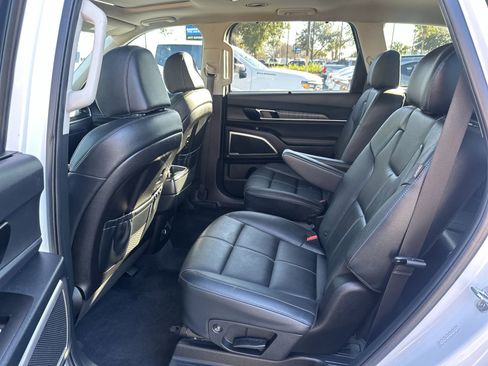 Used 2024 Kia Telluride EX w/ EX Captain's Chair Package image 31