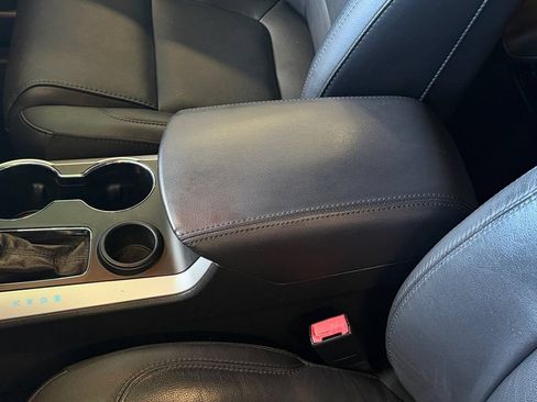 Used 2015 Ford Explorer XLT w/ Equipment Group 202B FWD image 11