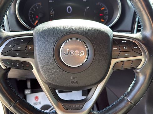 Used 2019 Jeep Grand Cherokee Laredo AWD/4WD image 14