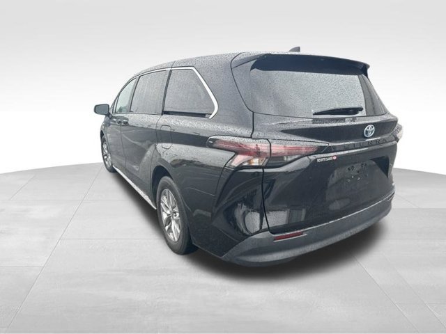 Used 2023 Toyota Sienna LE FWD image 9