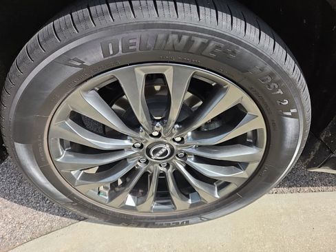 Used 2022 Nissan Armada Platinum w/ Captain's Chairs Package RWD image 10