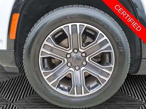 Used 2024 Jeep Wagoneer L Series II w/ Flexible Seating Group image 14