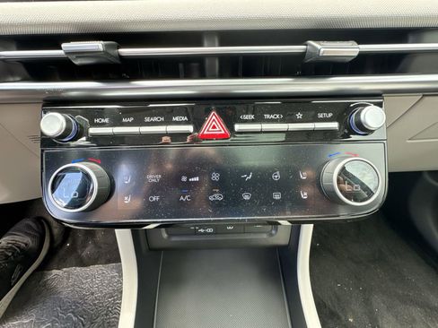 Used 2025 Hyundai Tucson Limited image 23