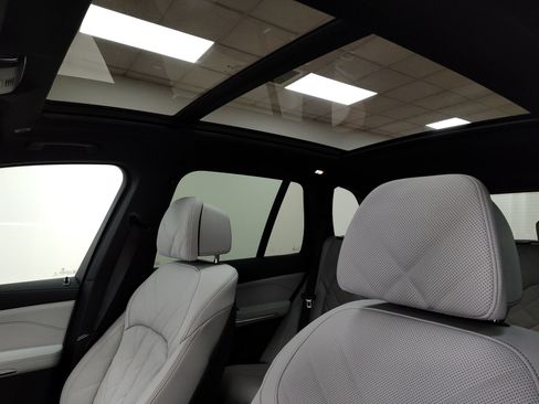 Used 2026 BMW X5 xDrive40i w/ M Sport Package AWD/4WD image 17