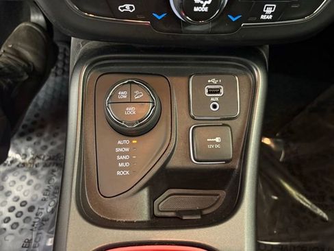 Used 2020 Jeep Compass Trailhawk image 19