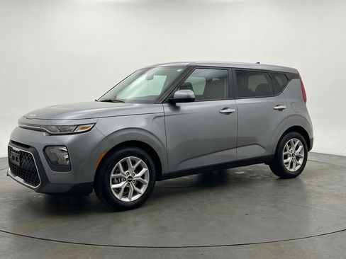 Used 2025 Kia Soul LX w/ LX Technology Package image 3