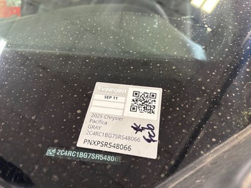 Used 2025 Chrysler Pacifica Select FWD image 22