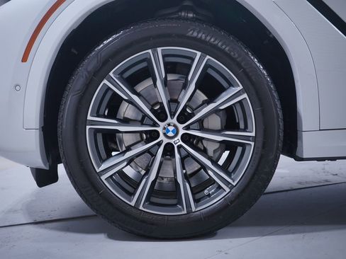 Used 2022 BMW X6 xDrive40i w/ M Sport Package image 2