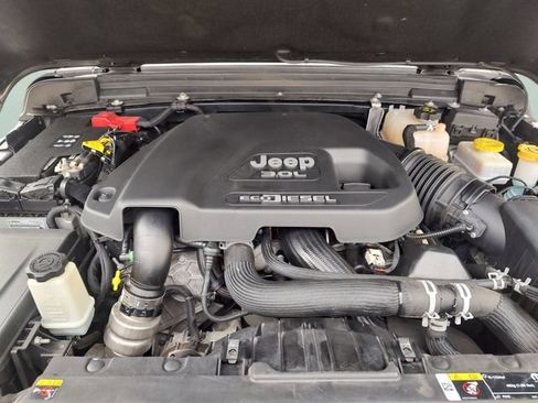 Used 2021 Jeep Wrangler Unlimited Sahara AWD/4WD image 34
